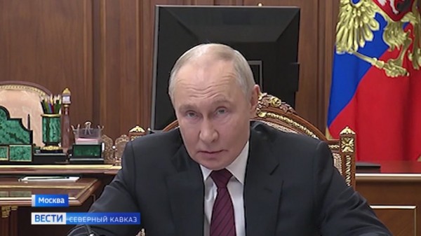 Владимир Путин присвоил звание «Мать-героиня» жительницам Северной Осетии и Дагестана