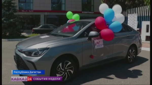В Махачкале участнику СВО Магомеду Гитинову вручили автомобиль