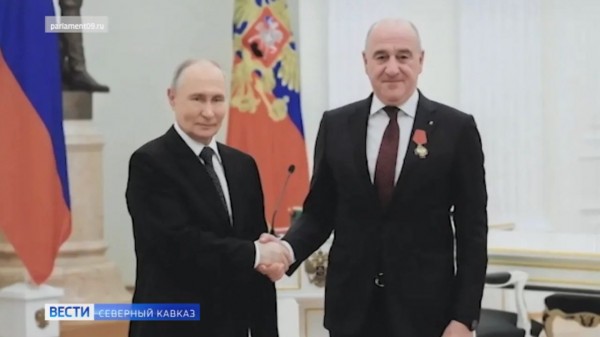 Президент наградил главу КЧР орденом "За заслуги перед Отечеством"