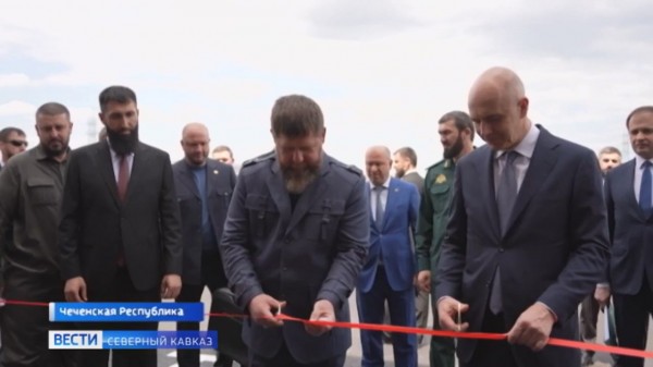 В Грозном открыли завод по закалке стекла и изготовлению стеклопакетов