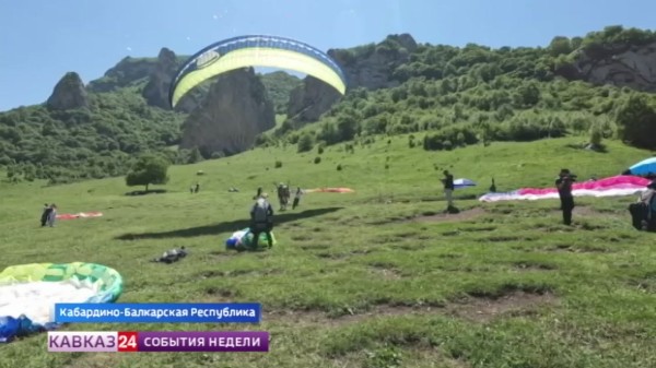 Полеты не во сне, а наяву: в Кабардино-Балкарии в небо поднялись парапланы